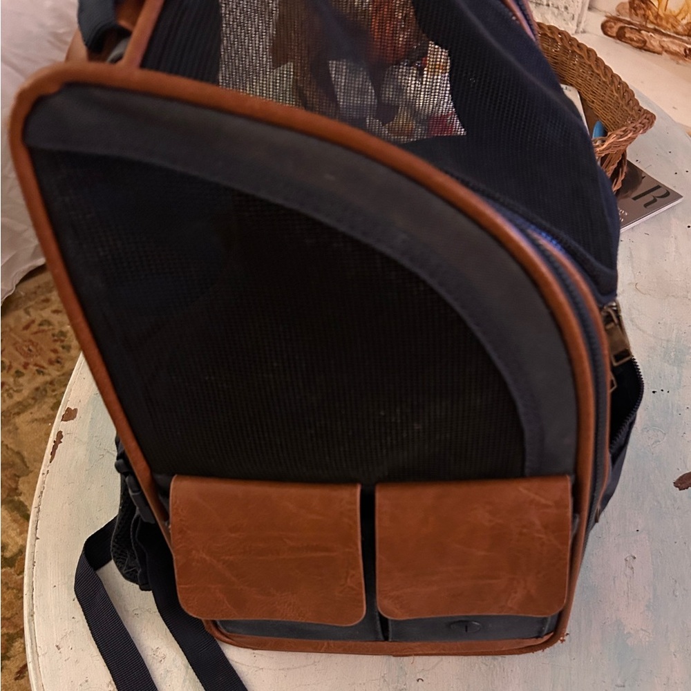 Dog/Cat Backpack and Carrier Large Navy and tan Leather - Picture 5 of 7